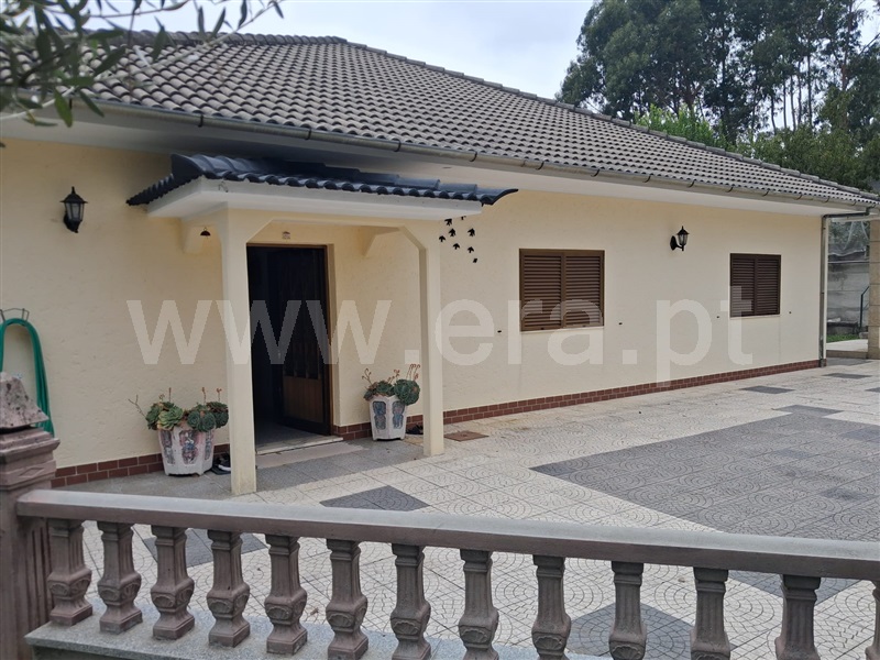 Moradia Geminada T4 / Póvoa de Lanhoso, Sobradelo da Goma