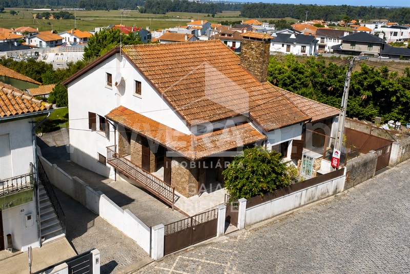 Moradia Geminada T4 / Póvoa de Varzim, Laundos
