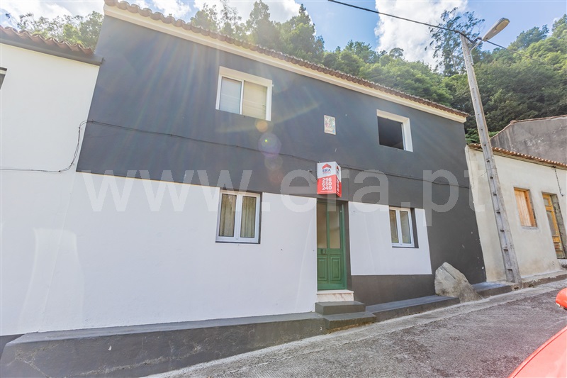 Moradia Geminada T4 / Povoação, Furnas