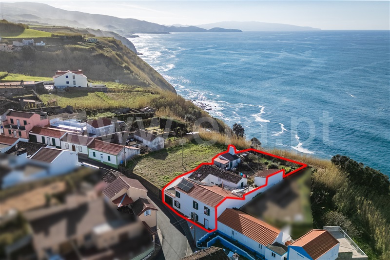 Moradia T4 em Fenais da Ajuda, €330.000