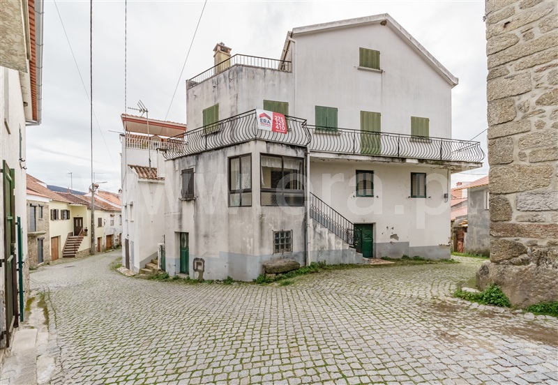 Moradia Geminada T4 / Sabugal, Casteleiro
