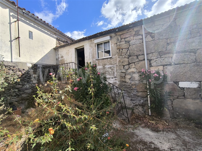 Moradia Geminada T4 / Santa Marta de Penaguião, Cumieira
