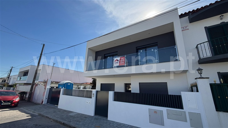 Moradia T4 à venda em Amora, Seixal — foto 2