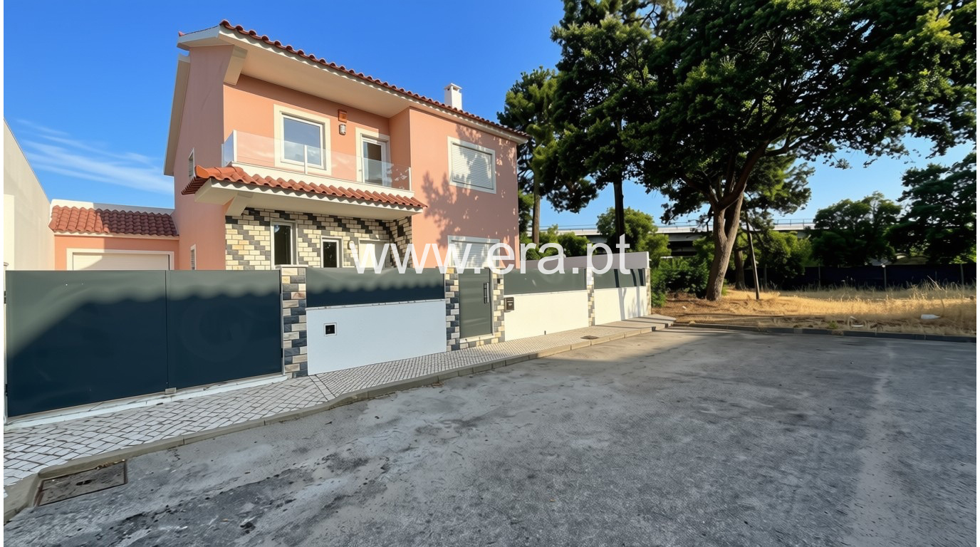 Moradia Geminada T4 / Seixal, Amora