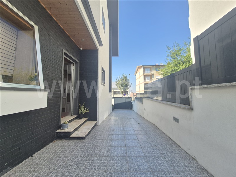 Moradia Geminada T4 / Valongo, Ermesinde