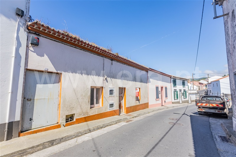 Moradia Geminada T4 / Vila Franca do Campo, Ponta Garça