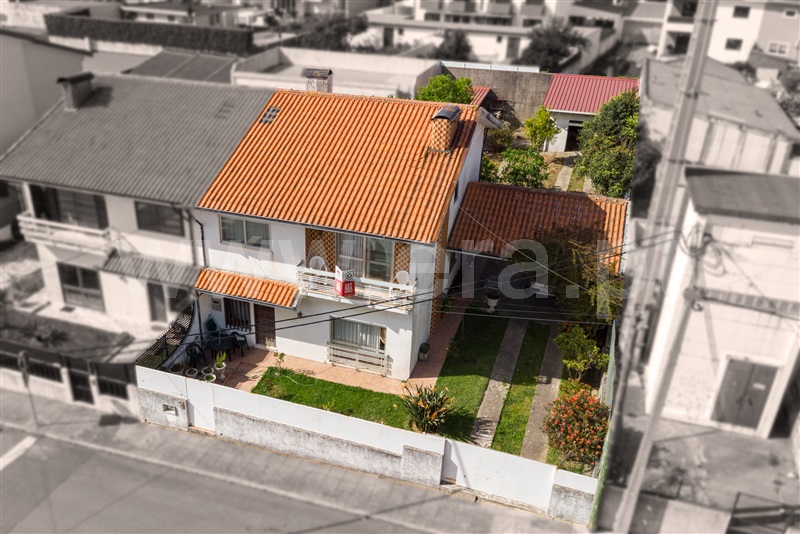 Moradia Geminada T4 / Vila Nova de Gaia, Serzedo e Perosinho