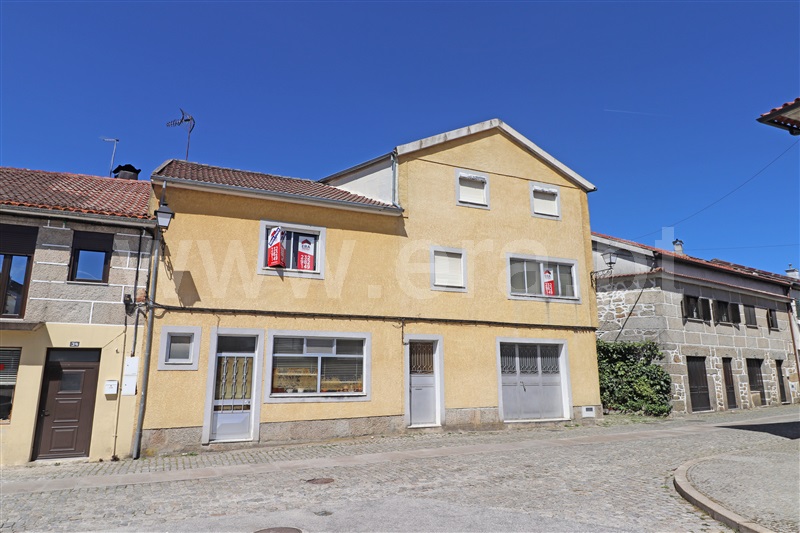 Moradia Geminada T4 / Vila Nova de Paiva, Vila Nova de Paiva