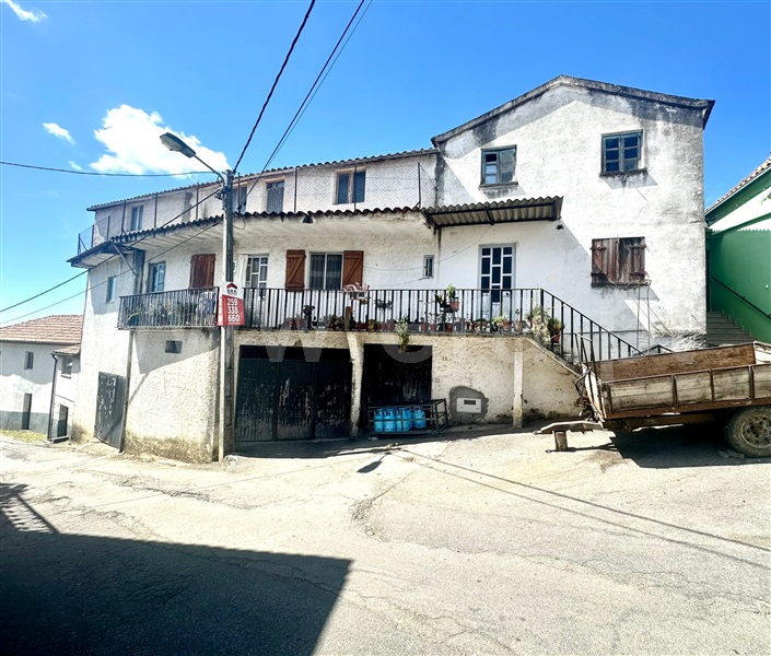 Moradia Geminada T4 / Vila Real, Abaças