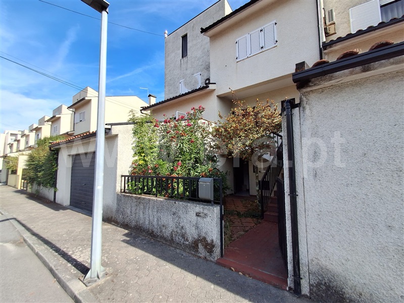 Moradia T4 à venda em Vila Real (Nossa Senhora da Conceição, São Pedro e São Dinis), Vila Real — foto 2