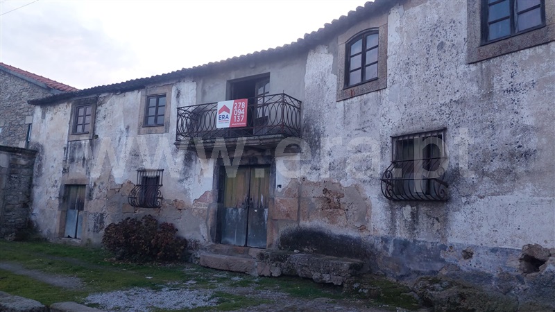 Moradia Geminada T5 / Carrazeda de Ansiães, Vilarinho da Castanheira