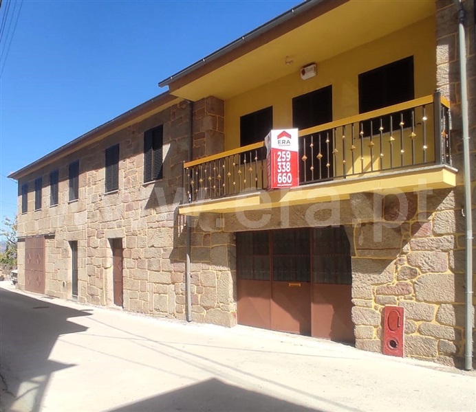 Moradia Geminada T5 / Chaves, Bustelo