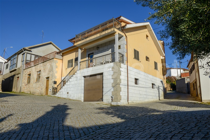 Moradia Geminada T5 Chaves, Curalha - 1214328 - 1