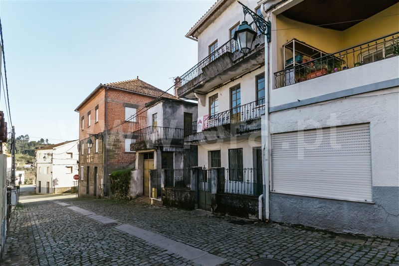 Moradia Geminada T5 / Covilhã, Casegas