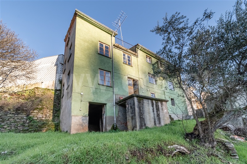 Moradia Geminada T5 / Covilhã, Casegas