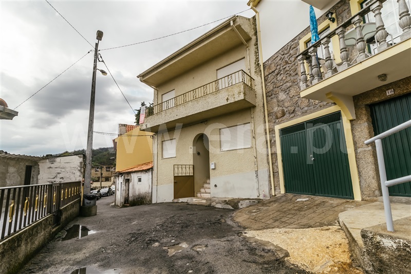 Moradia Geminada T5 / Covilhã, Orjais