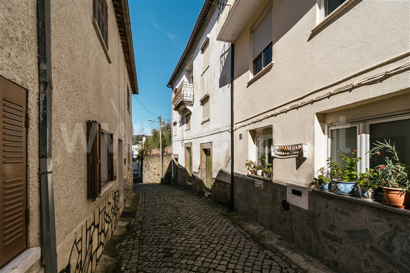 Moradia Geminada T5 / Covilhã, Peso