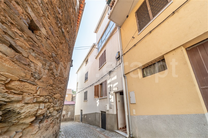 Moradia Geminada T5 / Fundão, Silvares