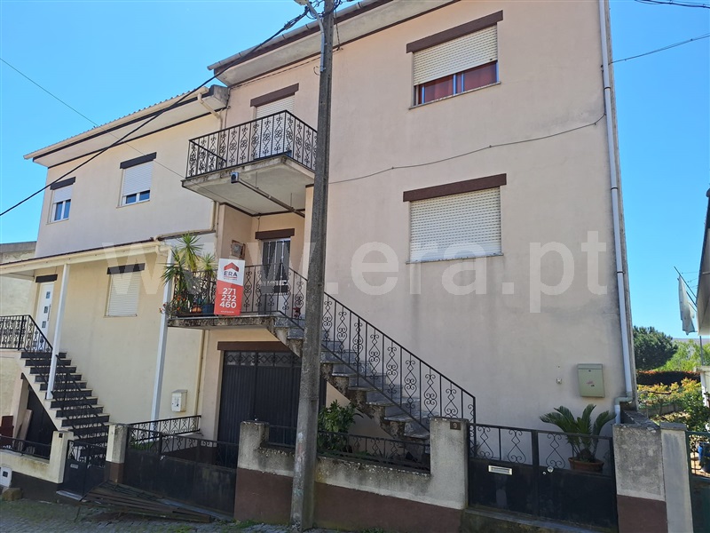 Moradia Geminada T5 / Meda, Mêda