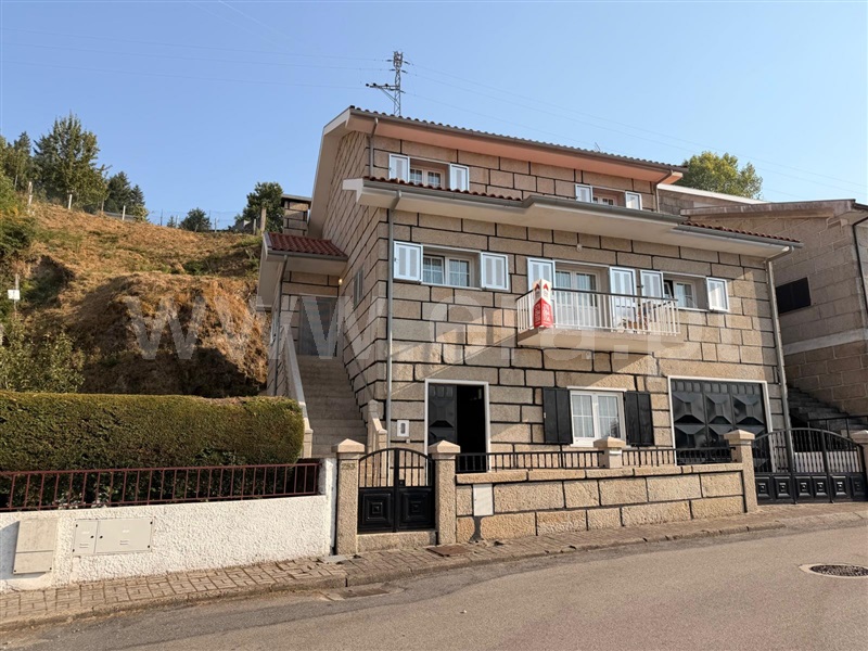 Moradia Geminada T5 / Montalegre, Centro Histórico