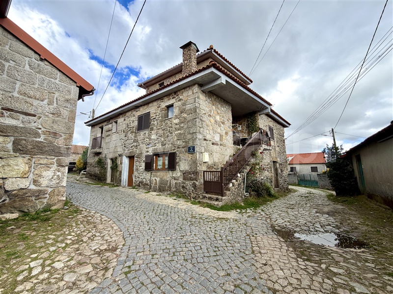 Moradia Geminada T5 / Montalegre, Montalegre e Padroso