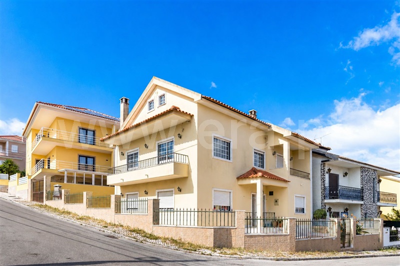 Moradia Geminada T5 / Odivelas, Ramada