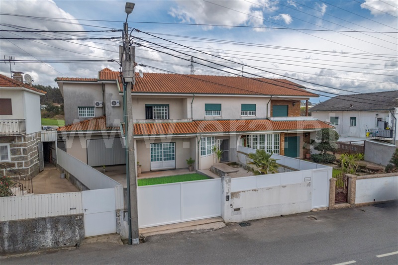 Moradia Geminada T5 / Paços de Ferreira, Carvalhosa