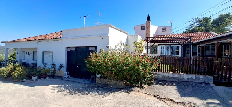 Moradia Geminada T5 / São Brás de Alportel, Machados