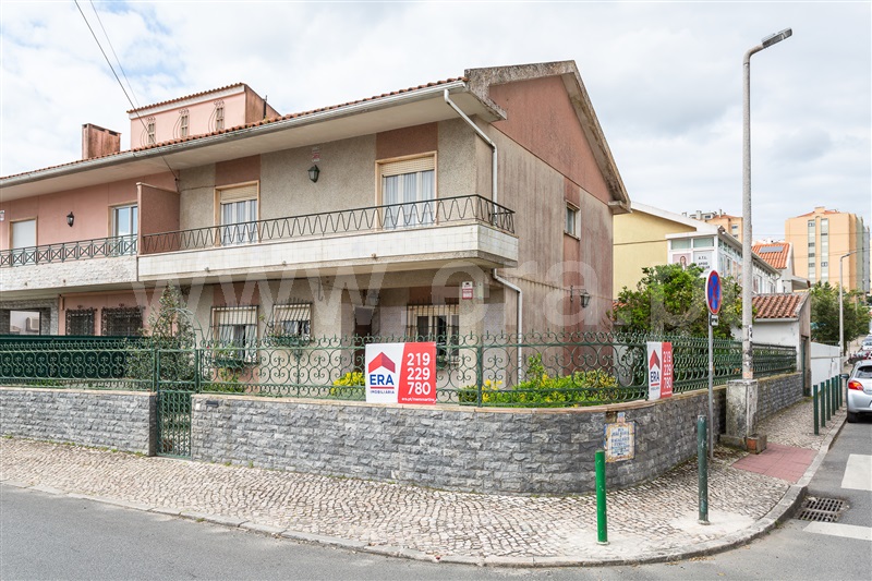Moradia Geminada T5 / Sintra, Mem Martins