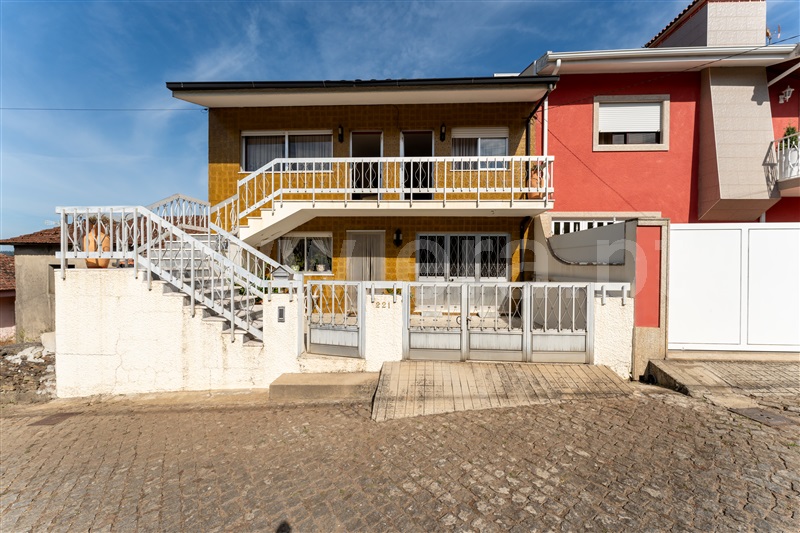 Moradia Geminada T5 / Trofa, Covelas