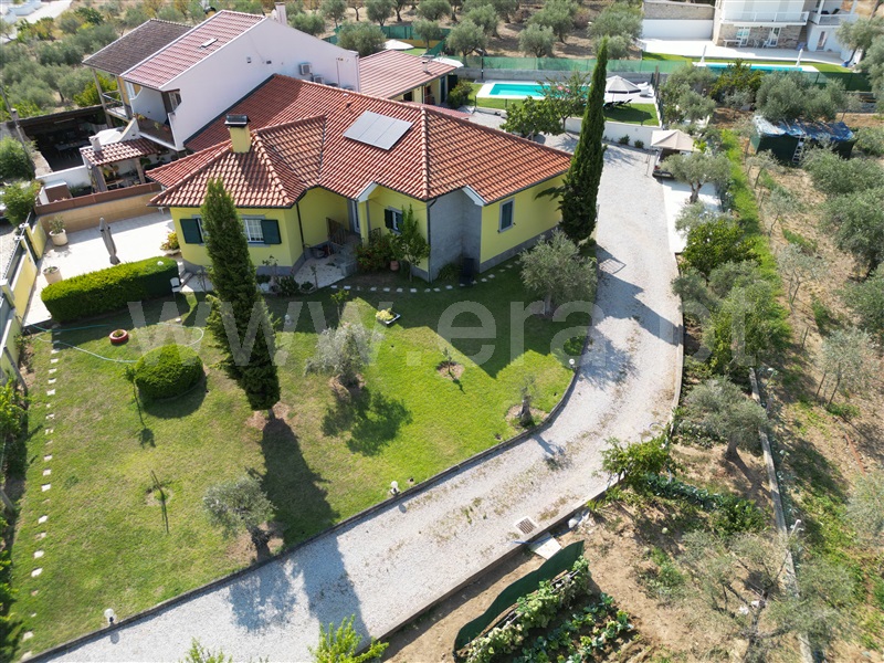 Moradia Geminada T5 / Vila Flor, Assares e Lodões