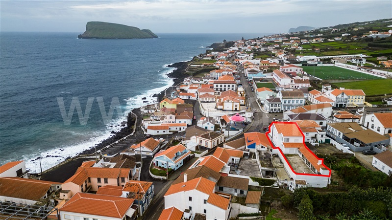 Moradia Geminada T6 / Angra do Heroísmo, Porto Judeu