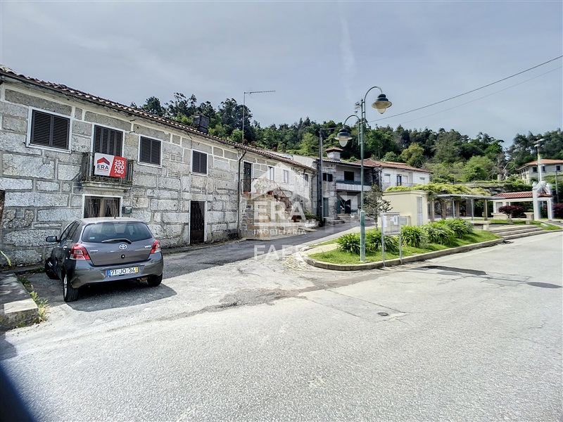 Moradia Geminada T6 / Fafe, Quinchães