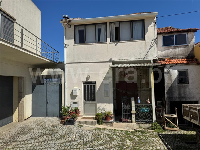 Moradia Geminada T6 / Lamego, Cambres