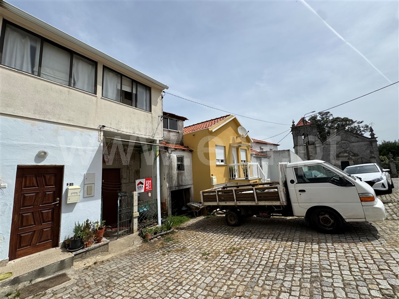 Moradia Geminada T6 / Lamego, Cambres