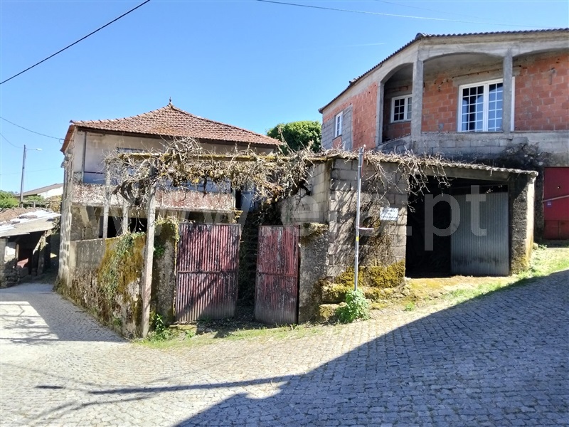 Moradia Geminada / Viseu, Calde