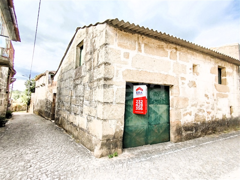 Moradia Geminada / Viseu, Lordosa