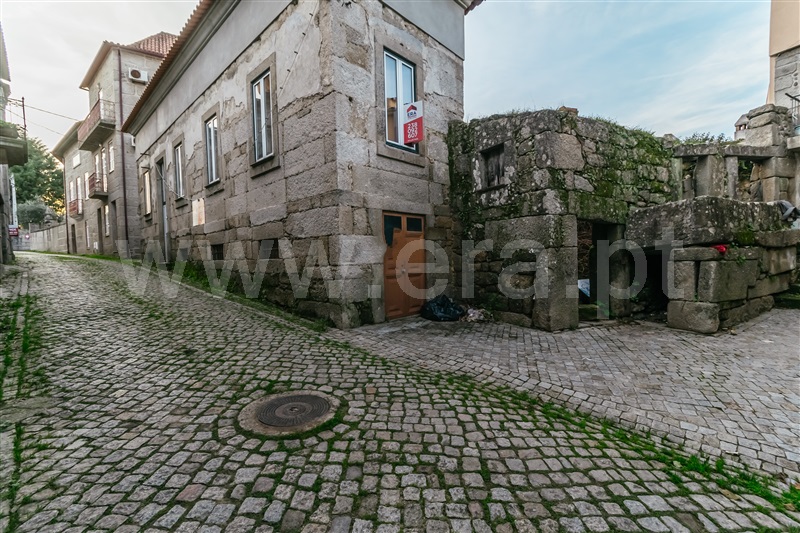 Moradia / Gouveia, Rio Torto e Lagarinhos
