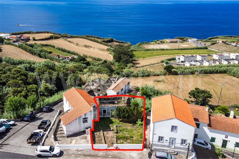 Moradia Isolada / Ponta Delgada, Feteiras