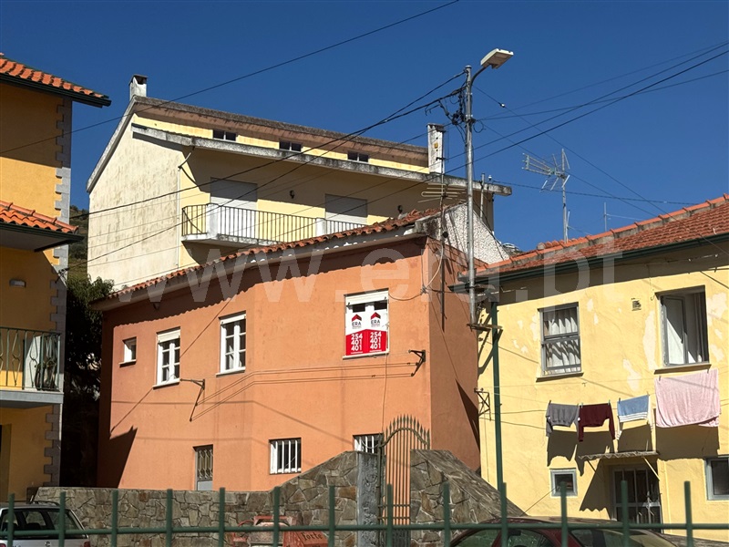 Moradia Isolada T1 / Peso da Régua, Peso da Régua e Godim