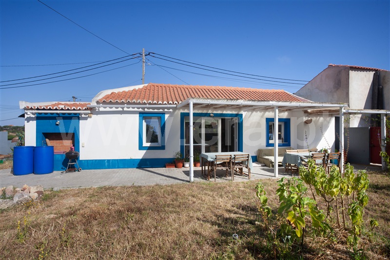 Moradia Isolada T2 / Almada, Funchalinho