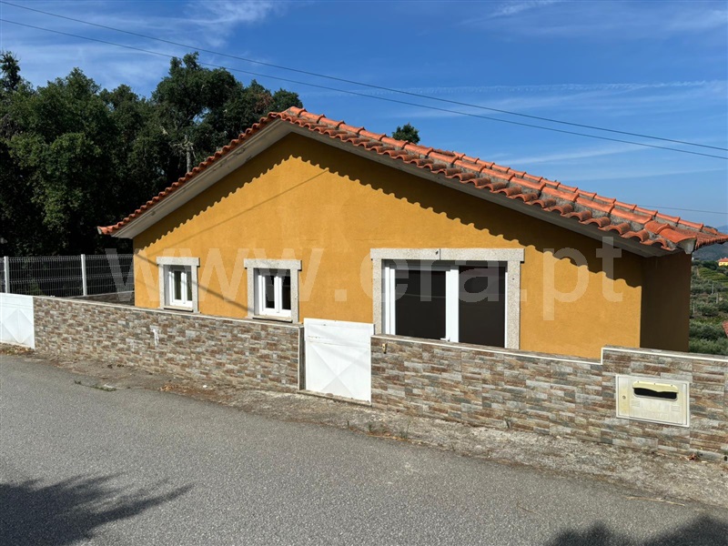 Moradia Isolada T2 / Armamar, Vila Seca e Santo Adrião