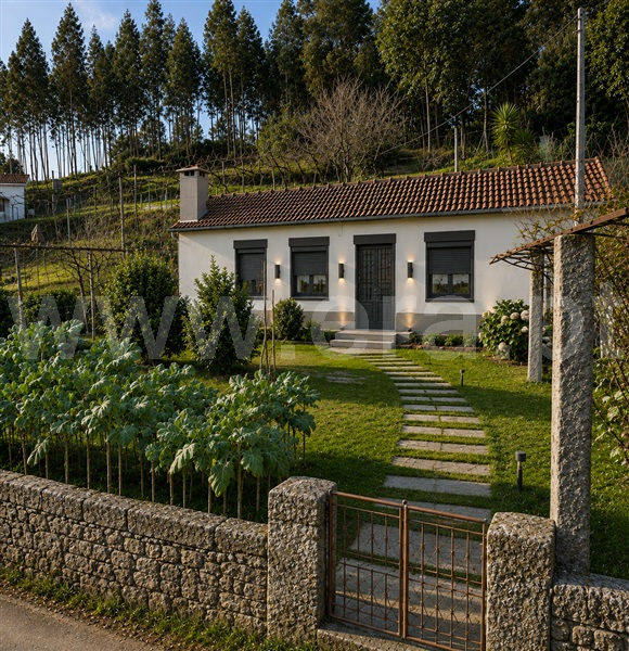 Moradia Isolada T2 / Braga, Morreira e Trandeiras