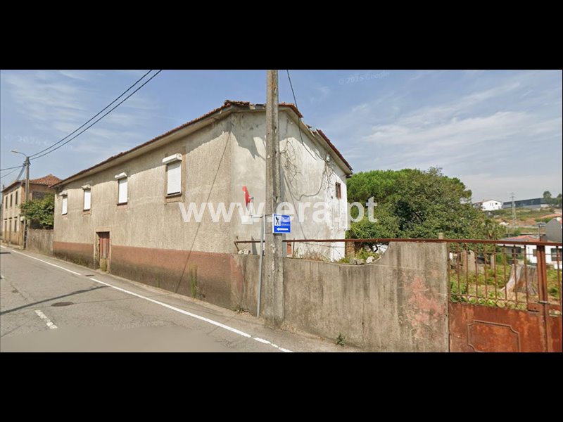 Moradia T2 em Foz do Sousa e Covelo, €292.000