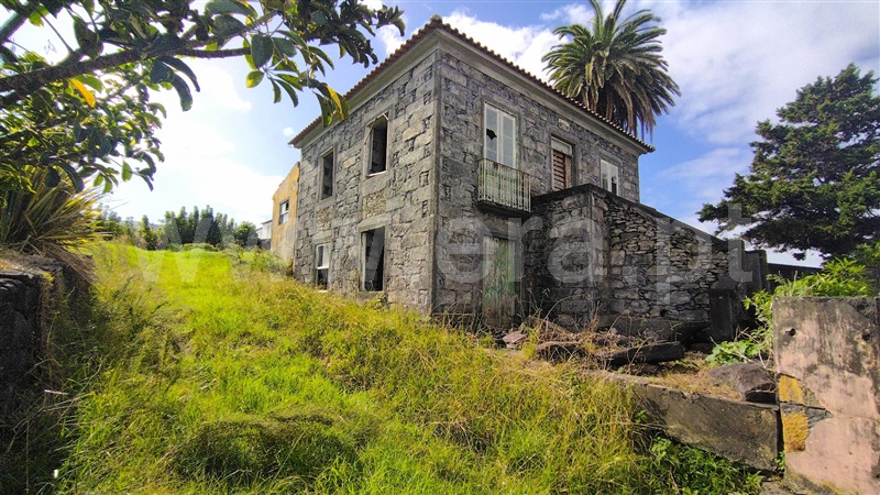 Moradia Isolada T2 / Horta, Cedros