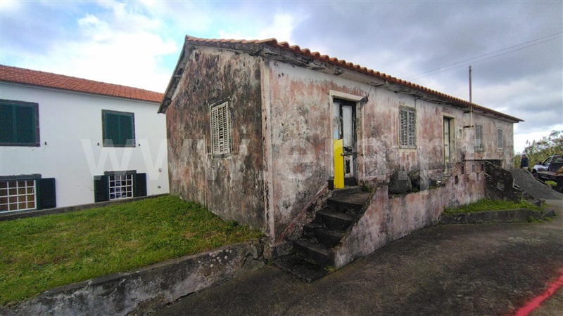 Moradia Isolada T2 / Horta, Salão