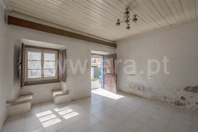 Moradia Isohttps://mediaredir.era.pt/ImageResizeHandler.ashx?tipo=1&checkMax=1&imovel=1495152&foto=18320790&m=2lada T2 Mafra, Vila Franca do Rosário - 1495152 - 14