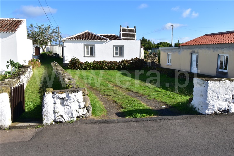 Moradia Isolada T2 / Praia da Vitória, Lajes