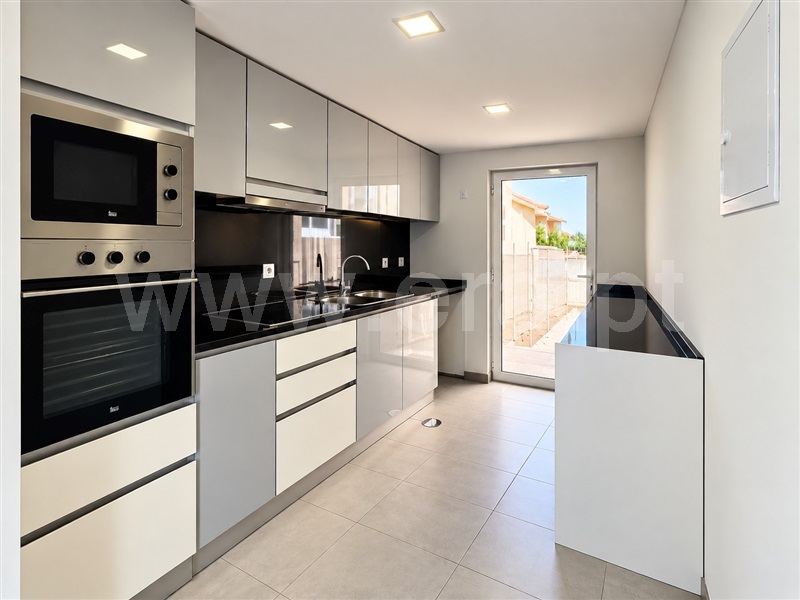 Moradia T2 em Lobão, Gião, Louredo e Guisande, €248.500