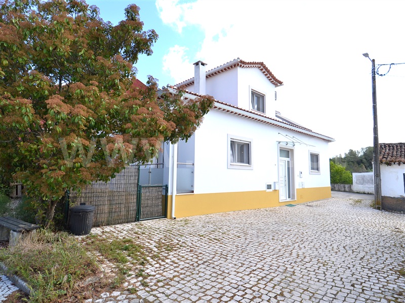 Moradia Isolada T2 / Santarém, Azoia de Baixo